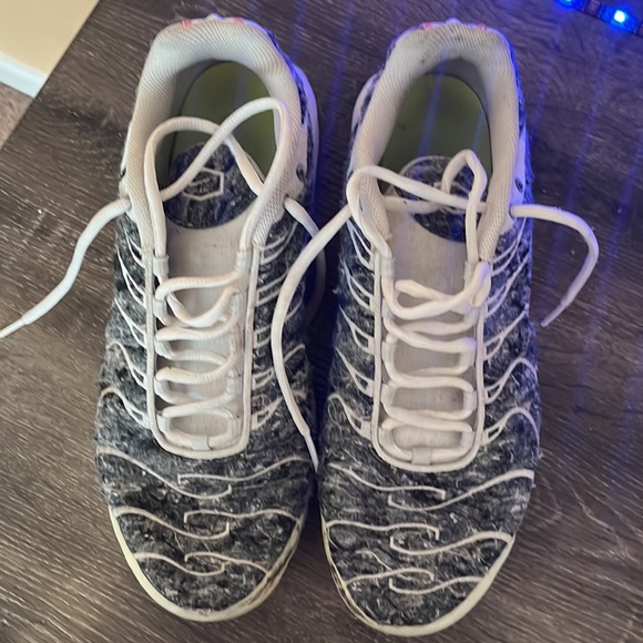 NIKE AIR MAX PLUS ESSENTIAL CRATER •USED• - Picture 5 of 10